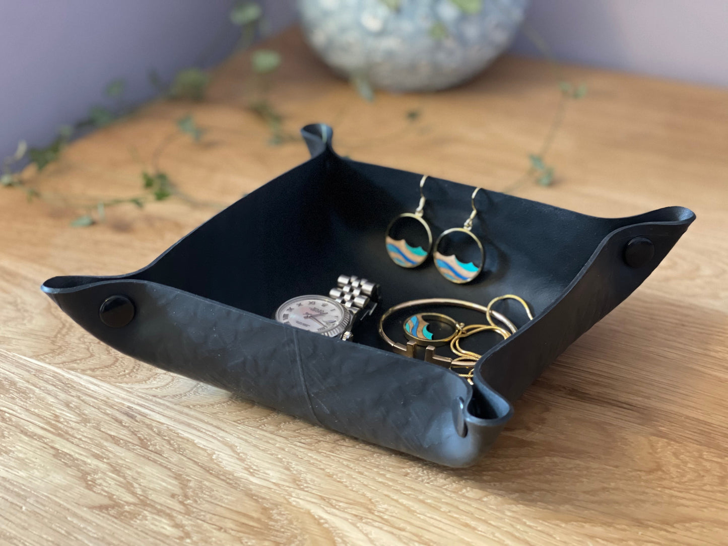 Schale aus Upcycling-Gummi